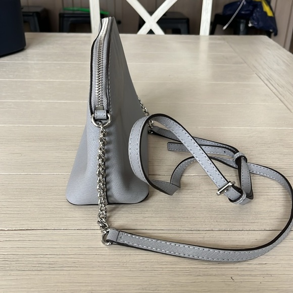 Michael Kors Brand New women’s bag. Superb condition. Lt. grey w/2 interior pkts - Picture 3 of 9
